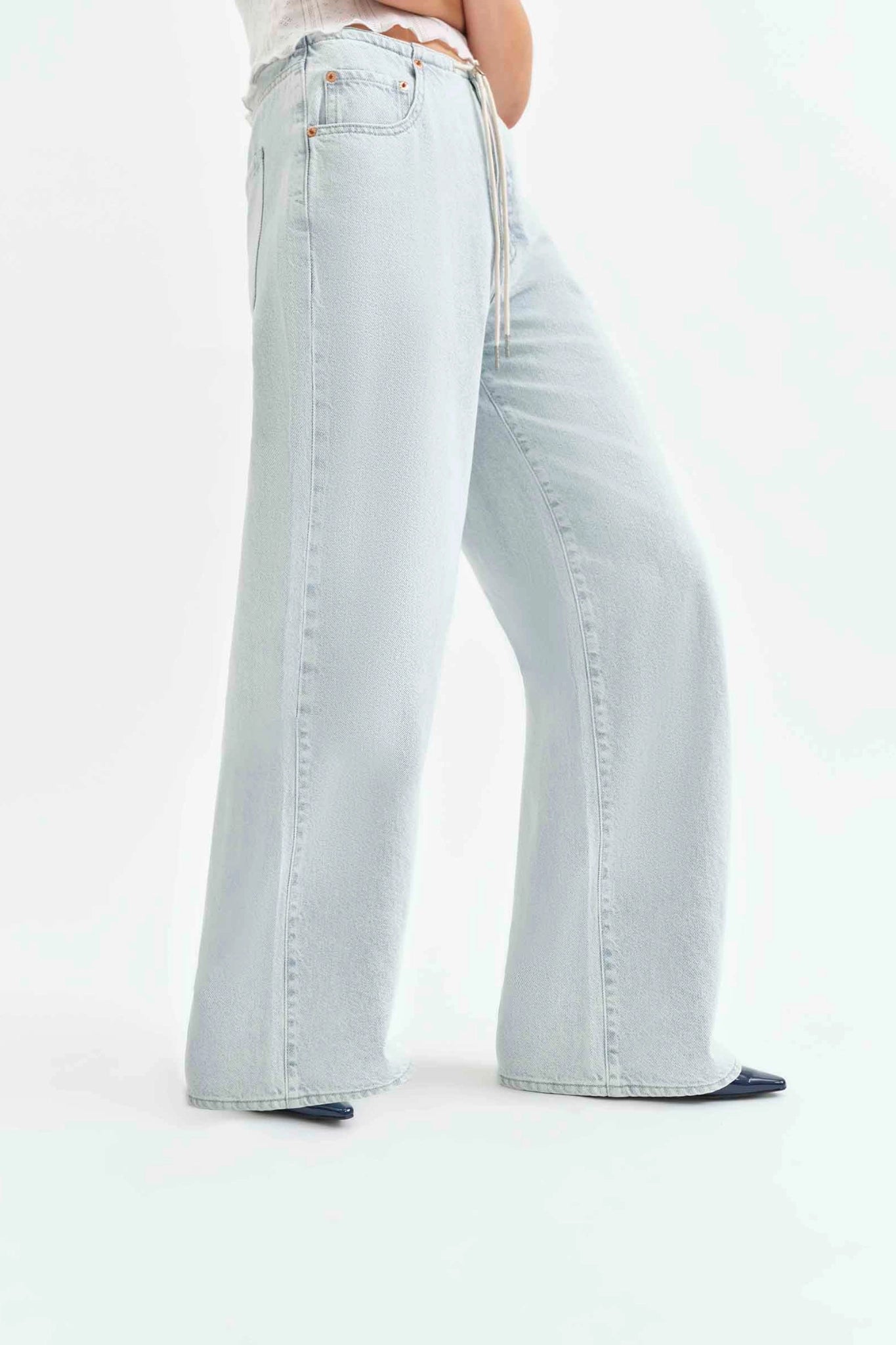 Ámbar Mid Rise Wide Leg Jean