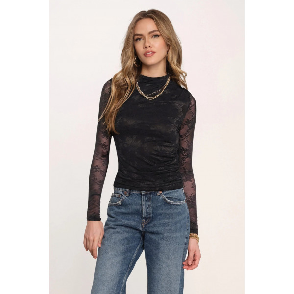 Eternel Allure Lace Top