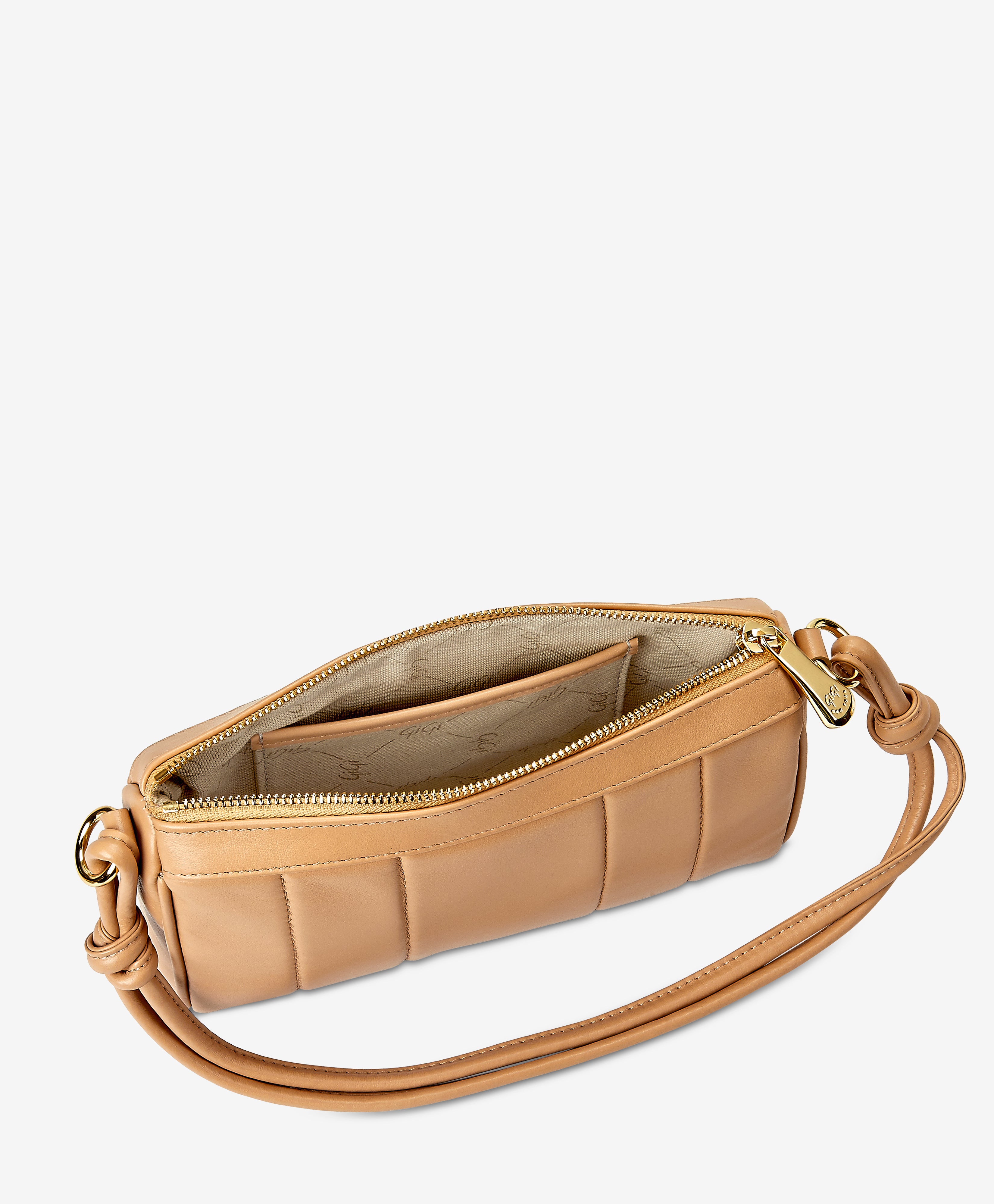 Majestad Brise Shoulder Bag